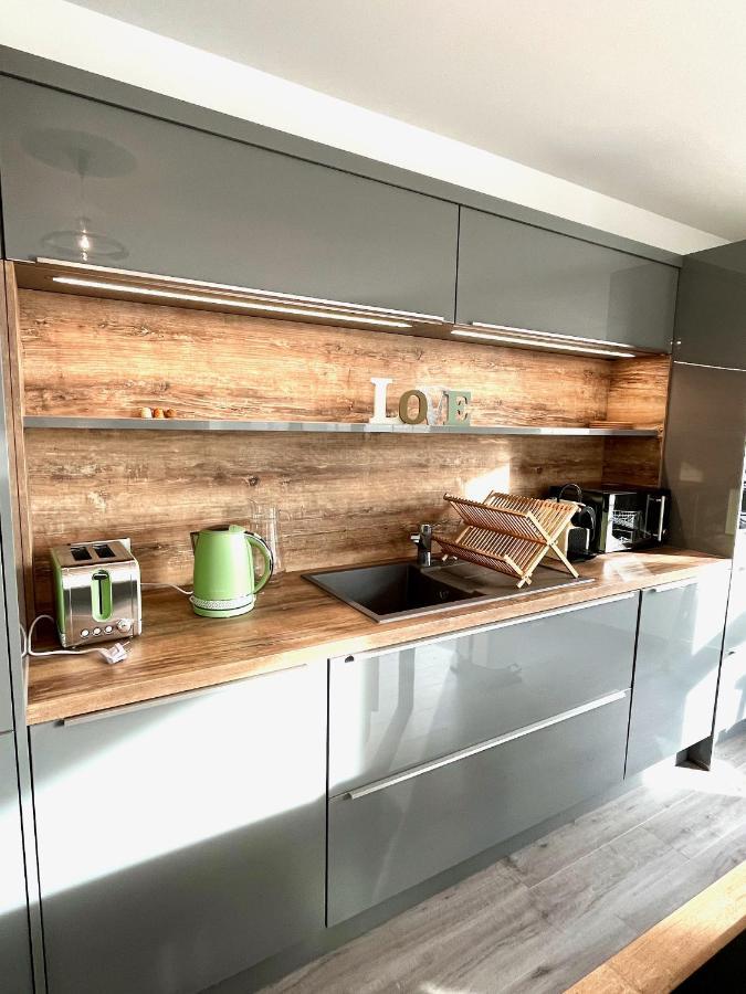 Apartment T4 Avec Grande Terrasse Et Parking Prive Caen