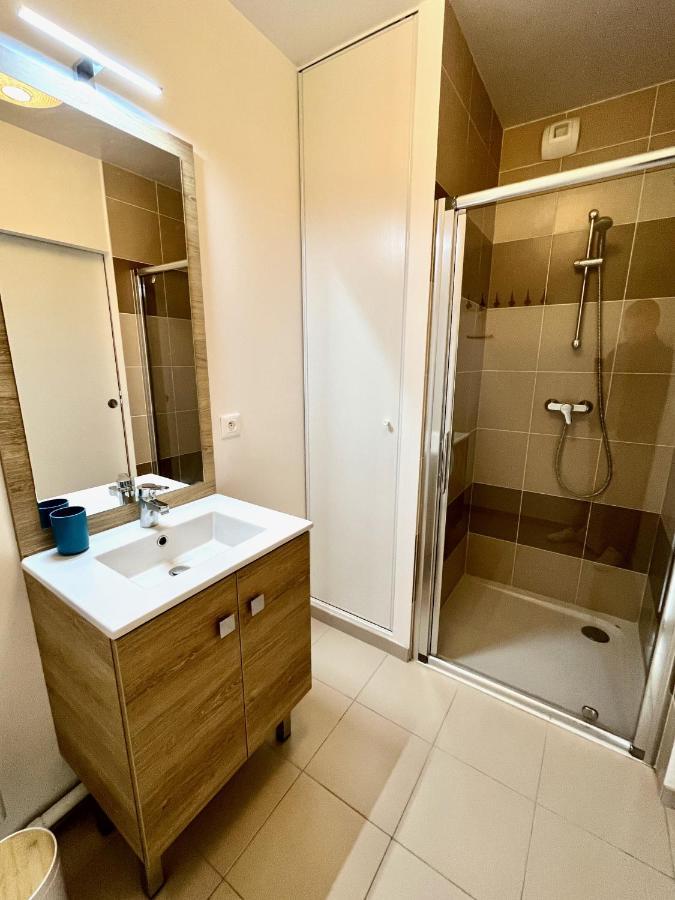 Apartment T4 Avec Grande Terrasse Et Parking Prive Caen
